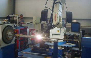 Робот для TIG сварки алюминиевых изделий